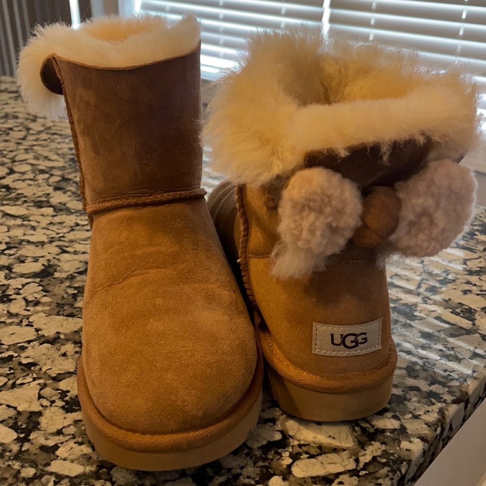 UGG *LIKE NEW* size 8 carmel fuzzy boots